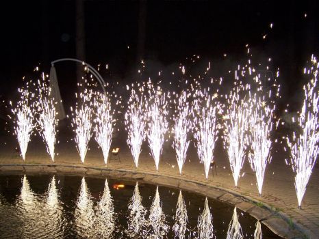 Холодний фонтан срібного кольору